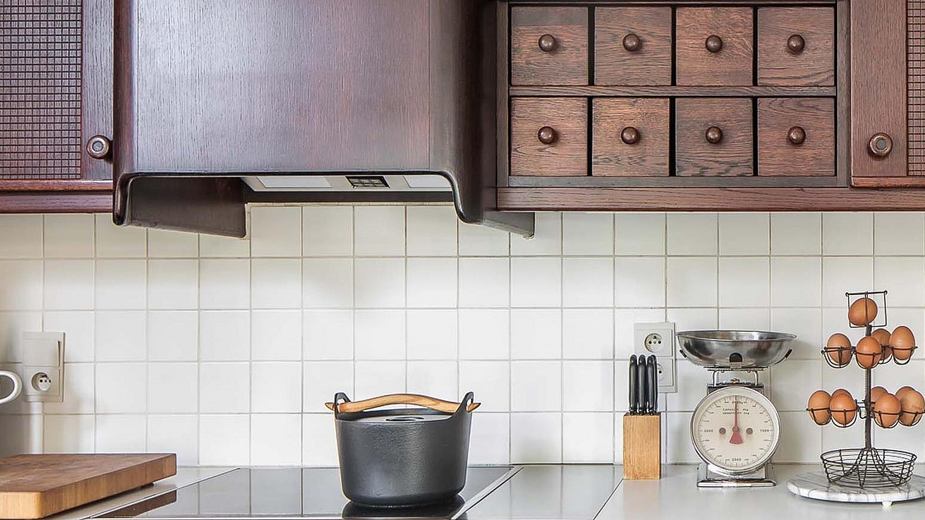 Deze bulthaup keuken - die meer dan 40 jaar oud is - heeft een elegant en tijdloos ontwerp.